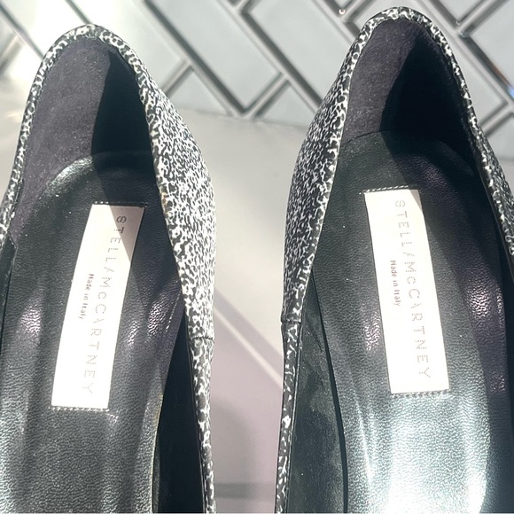 STELLA MCCARTNEY PUMPS/ HEELS SIZE 38.5 NAVY/BLACK PRINTED PUMPS - Picture 3 of 16